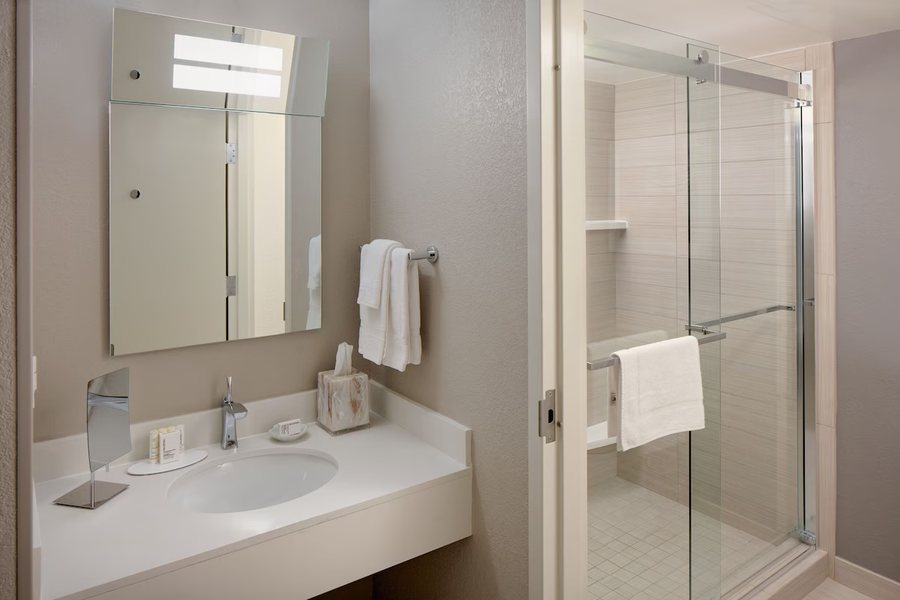 Marquesa Hotel — Bathroom