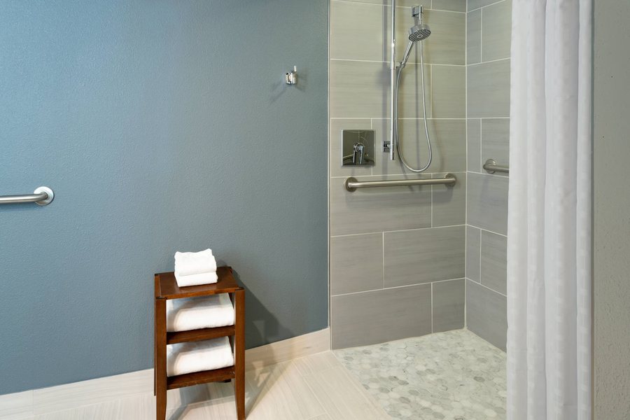 Marriott Anchorage Downtown — Bathroom