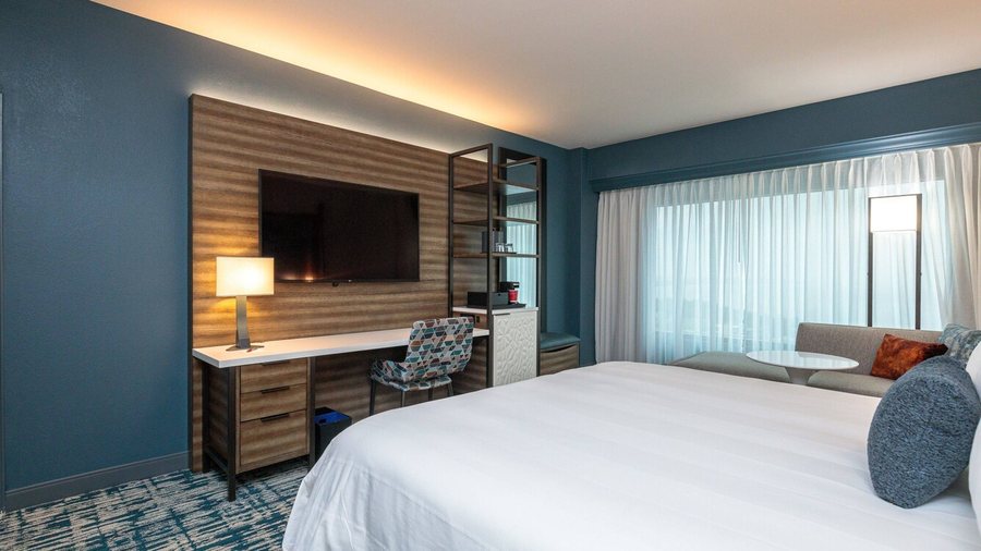 Marriott Anchorage Downtown — Guest room