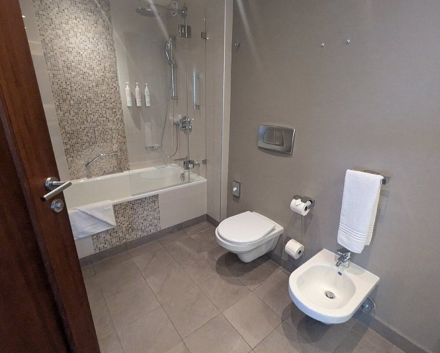 Marriott — Bathroom