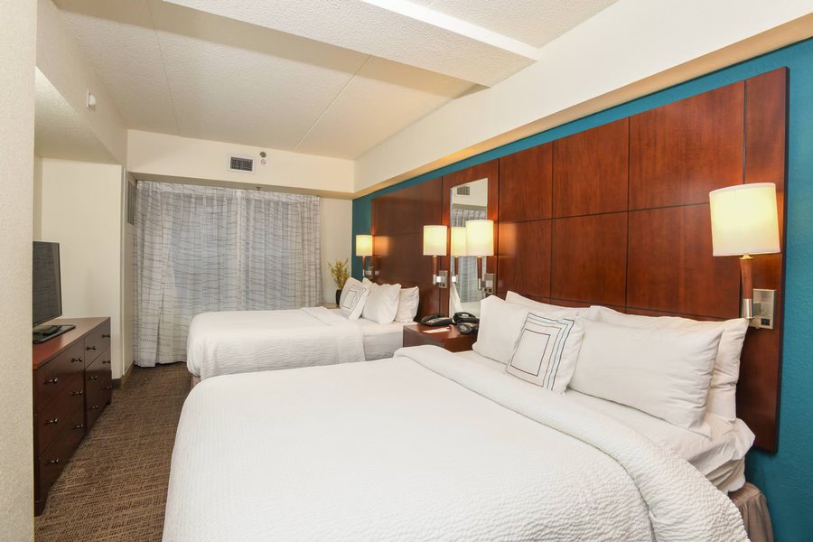 Marriott Cincinnati North — Guest room