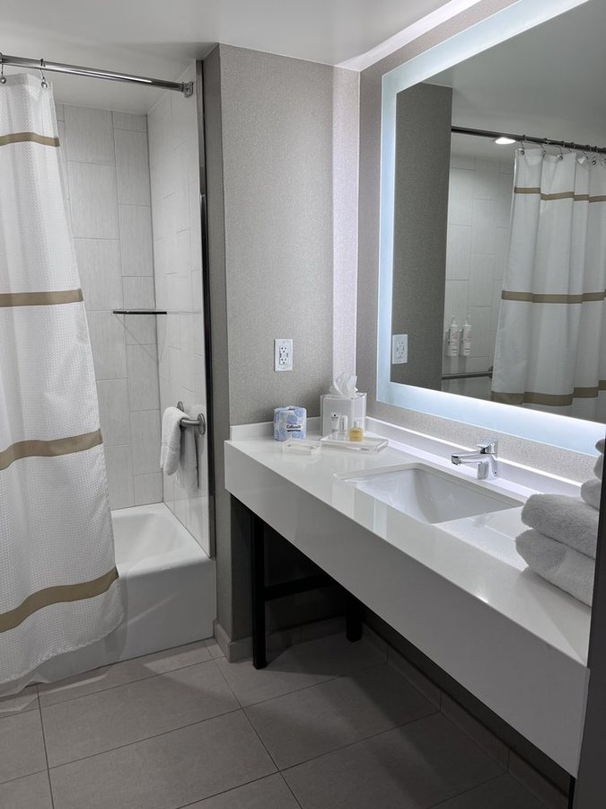 Marriott Columbus OSU Columbus Ohio — Bathroom
