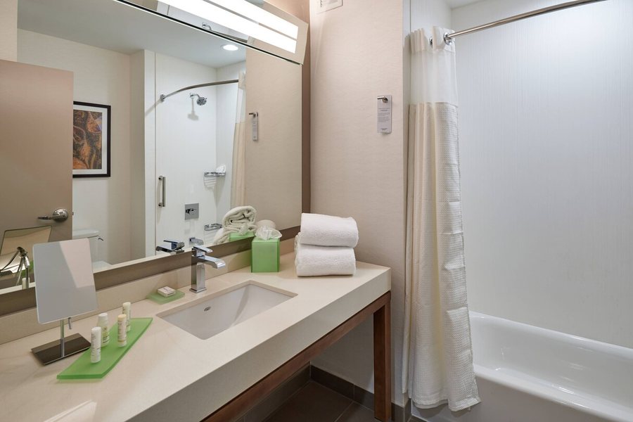 Marriott El Paso — Bathroom