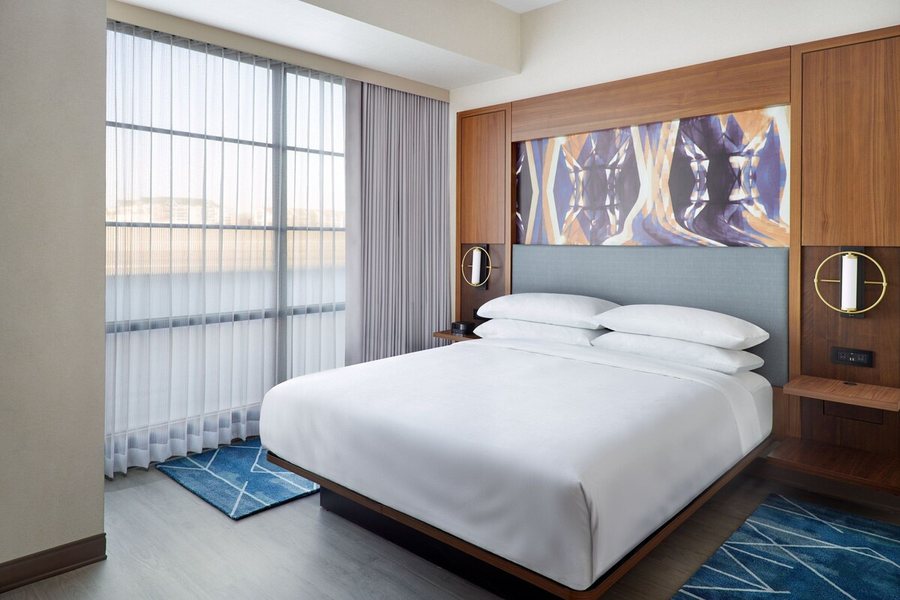 Marriott Knoxville Downtown — Guest room
