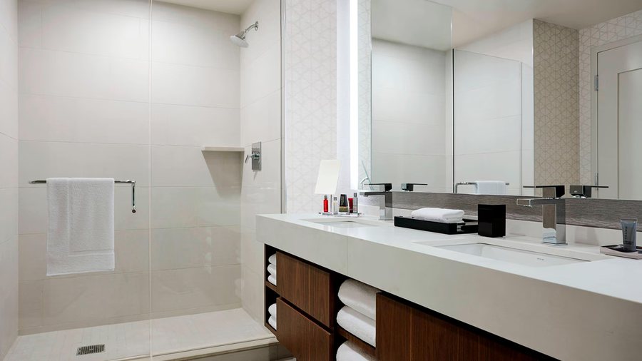 Marriott Marquis Houston — Bathroom