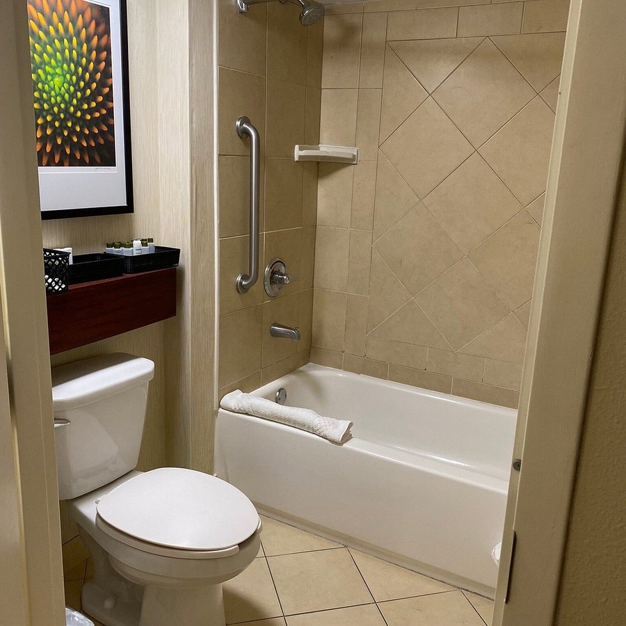 Marriott Orlando Airport Lakeside — Bathroom