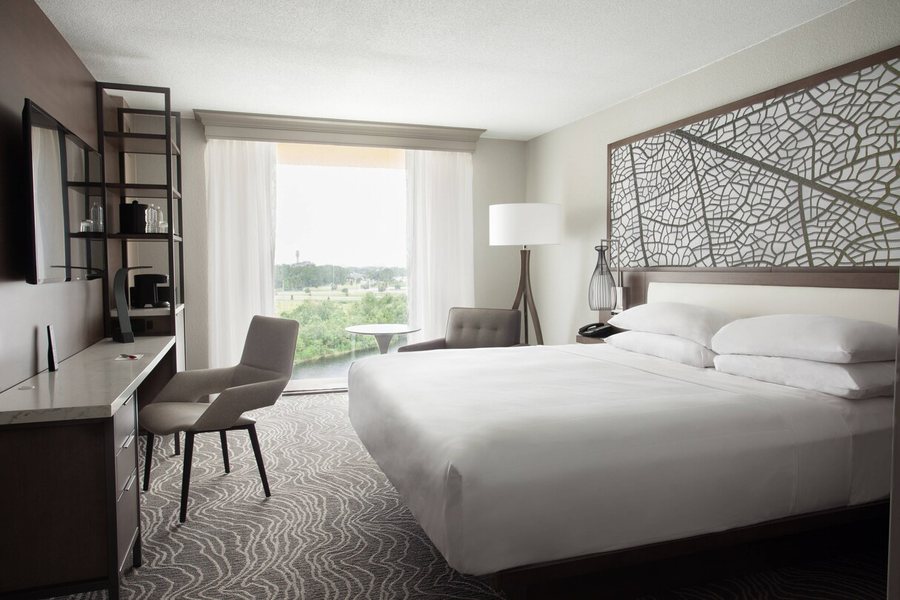 Marriott Orlando Airport Lakeside — Guest room