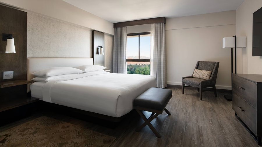 Marriott Riverside at the Convention Center — Guest room