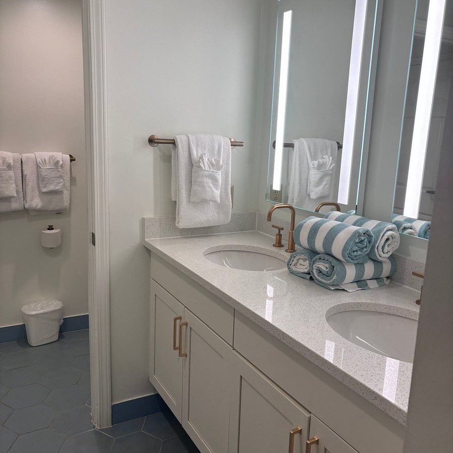 Marriott s Legends Edge At Bay Point — Bathroom