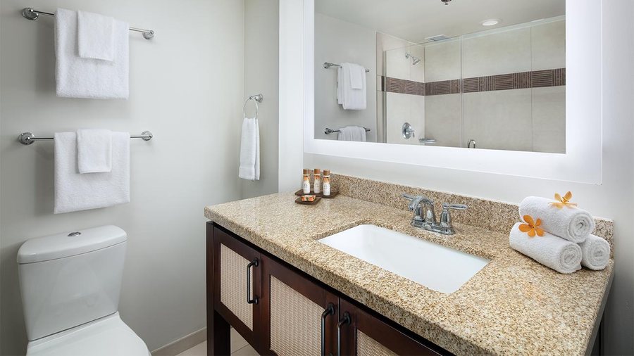 Marriott s Waiohai Beach Club — Bathroom