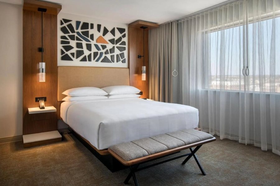 Marriott Springfield Downtown — Guest room