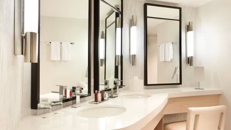 Marriott Stanton South Beach Miami Beach Florida — Bathroom