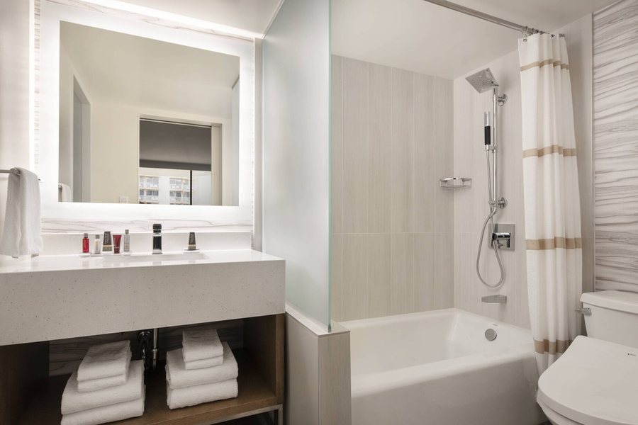 Marriott Vacation Club Waikiki — Bathroom