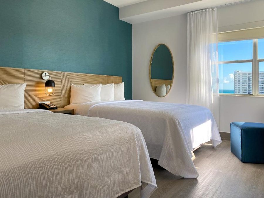Marseilles Beachfront Hotel — Guest room