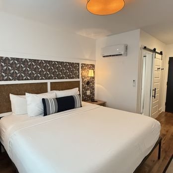 Marsh Hotel — Guest room