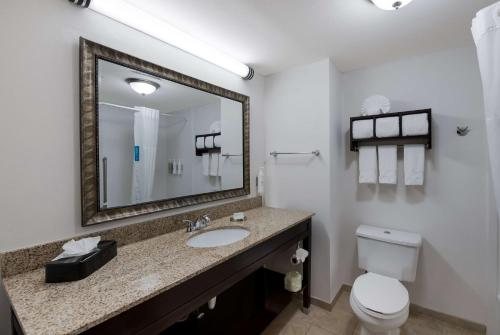 Marshall House Inn — Bathroom