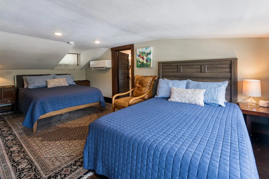 Marshall House Inn — Guest room