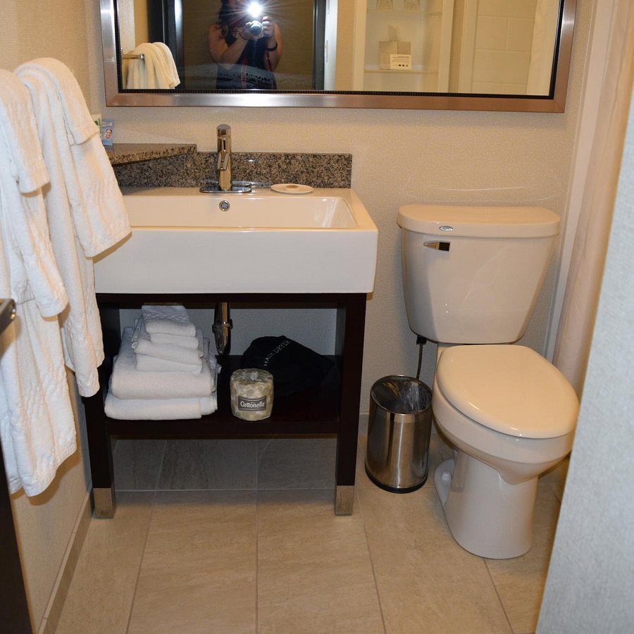 Marshfield Inn Motel — Bathroom