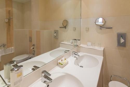 Martas Hotel Albrechtshof Berlin Restaurant Alvis — Bathroom