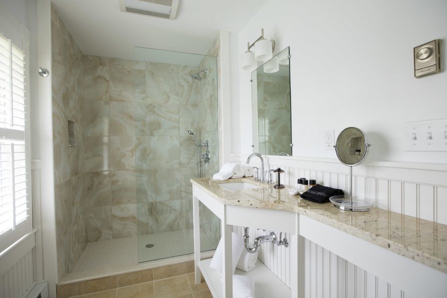 Martha s Vineyard Bed Breakfast — Bathroom