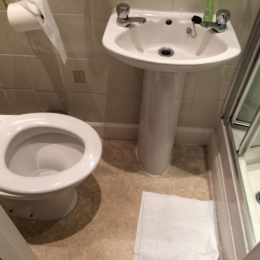 Martin s Guest House — Bathroom