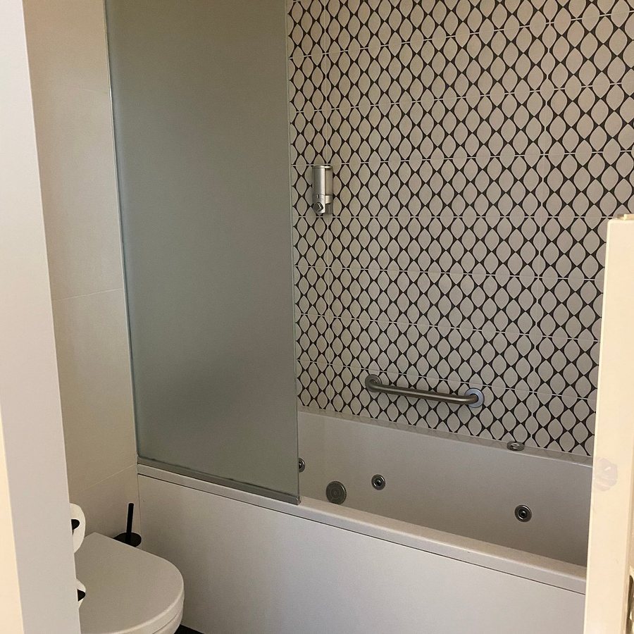 Martin s Rentmeesterij — Bathroom