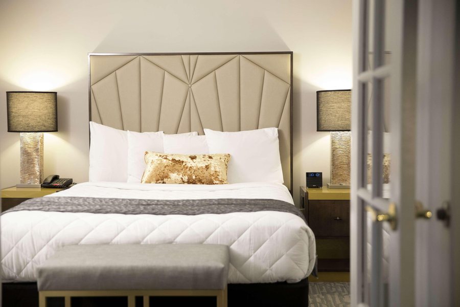 Martinique New York on Broadway Curio Collection by Hilton — Guest room