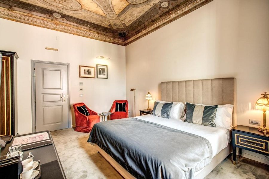 Martivs Private Suites — Guest room