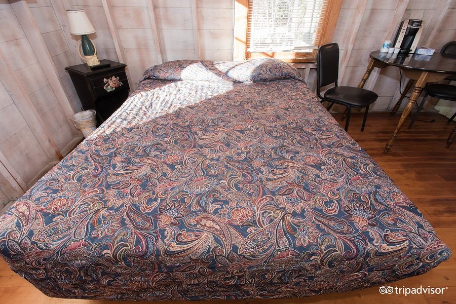 Marvin Gardens Motel — Guest room