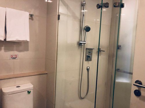 Marvin Suites — Bathroom