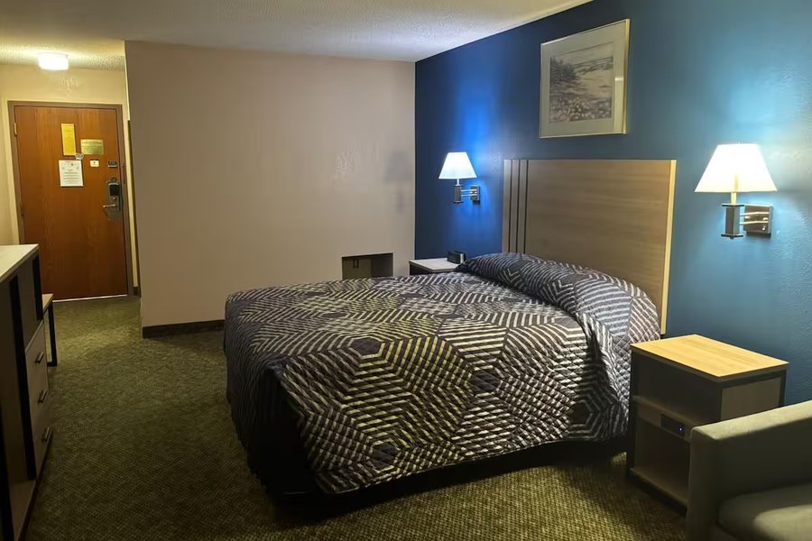 Marysville Surf Motel — Guest room