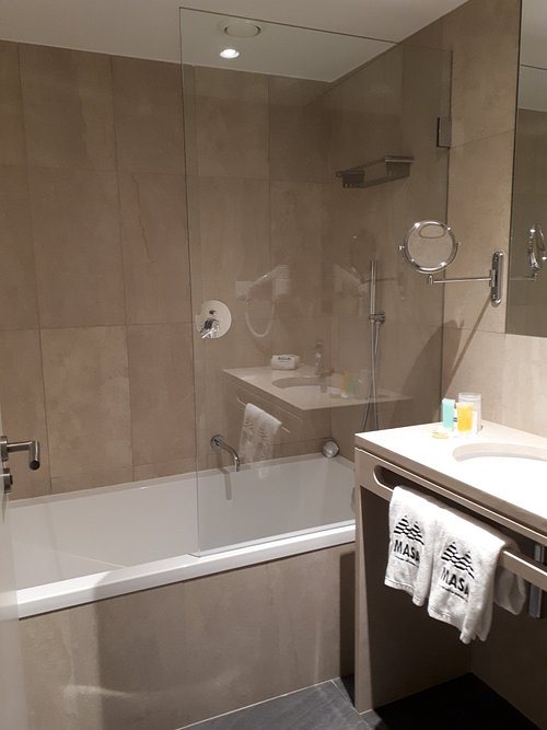 Masa Hotel 5 De Outubro — Bathroom