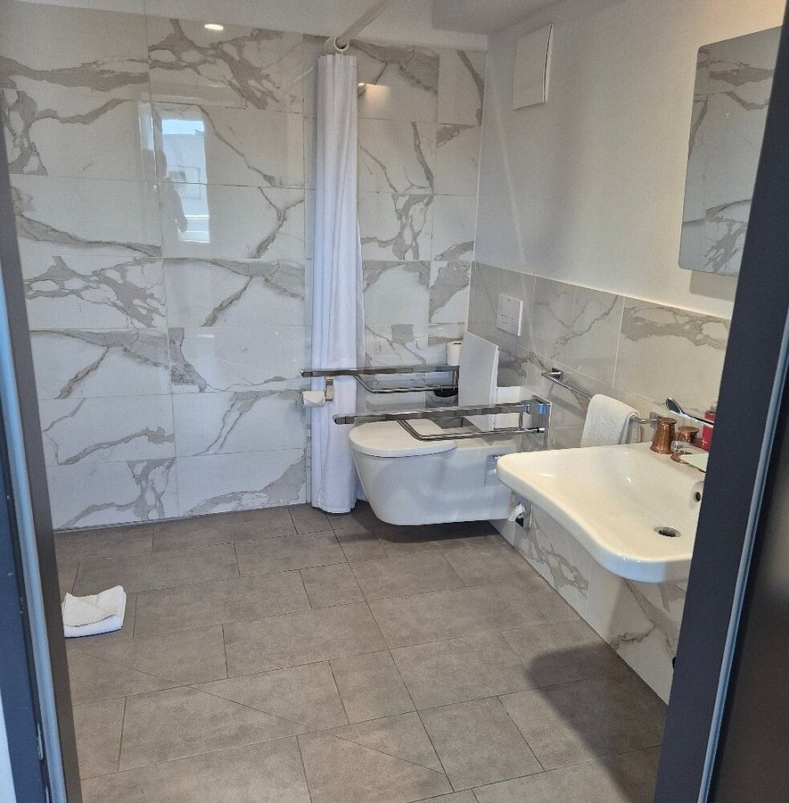 MASEVEN Munchen Messe Dornach — Bathroom