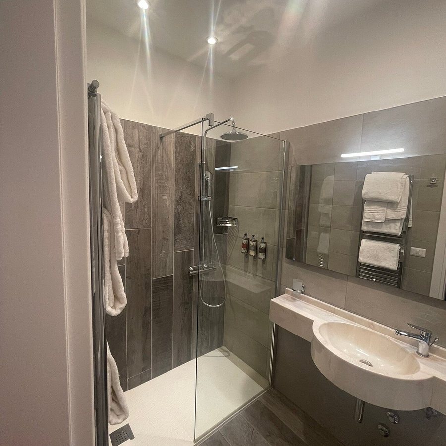 Massimi City Garden — Bathroom