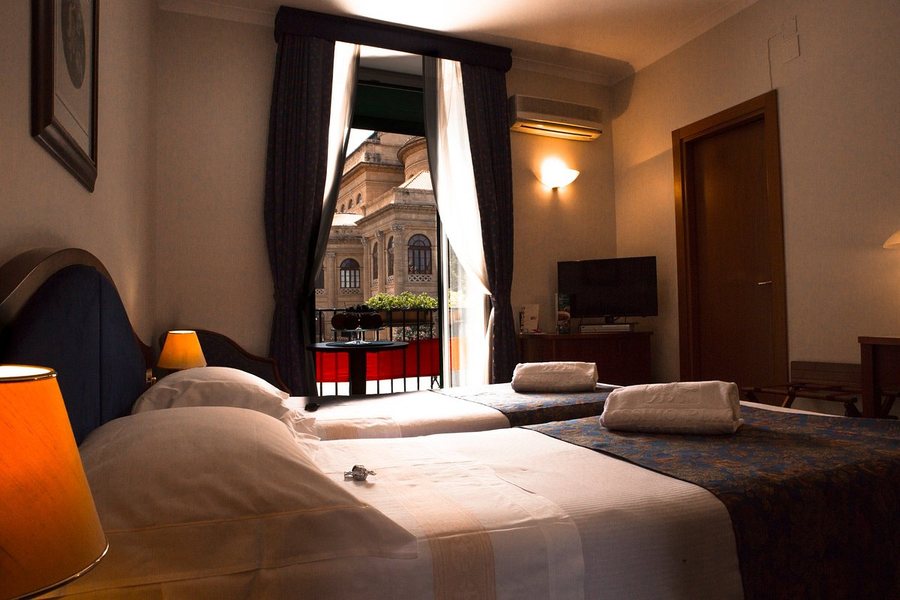 Massimo Plaza Hotel — Guest room