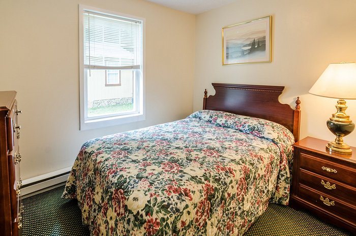 Master Hosts Resorts Highland Hills Cabins — Guest room