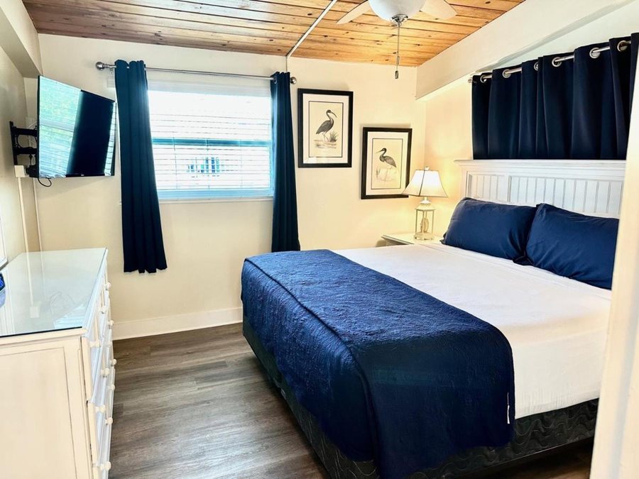 Matecumbe Resort — Guest room