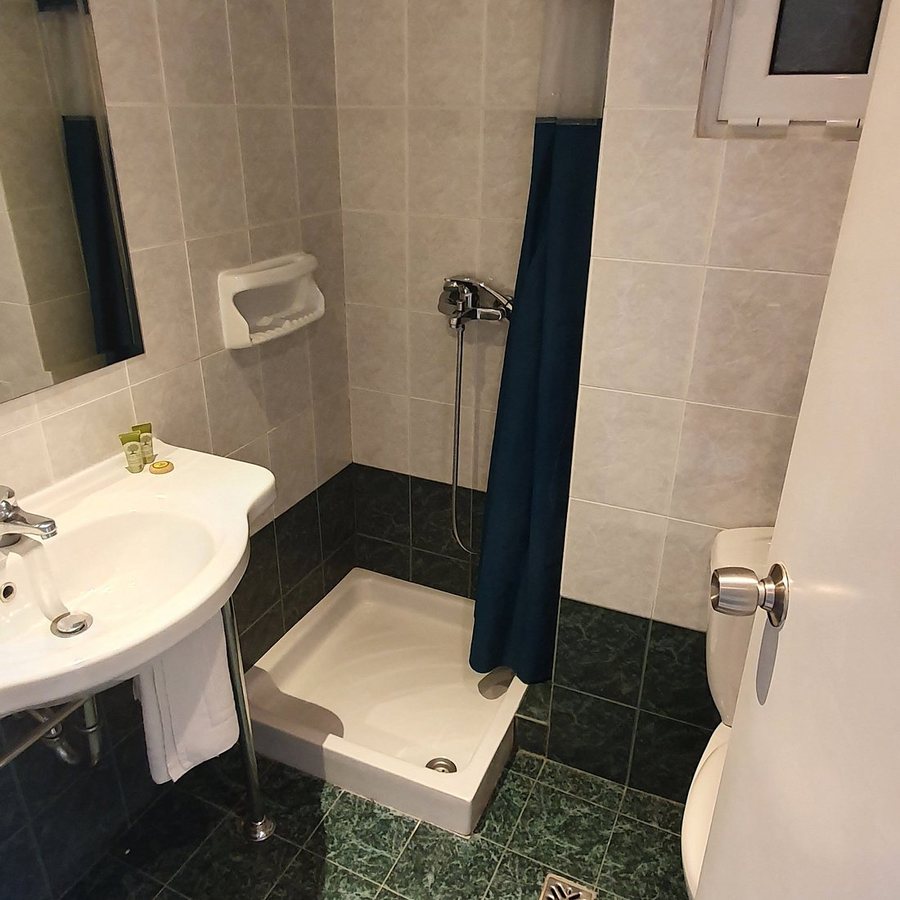 Mati Hotel — Bathroom