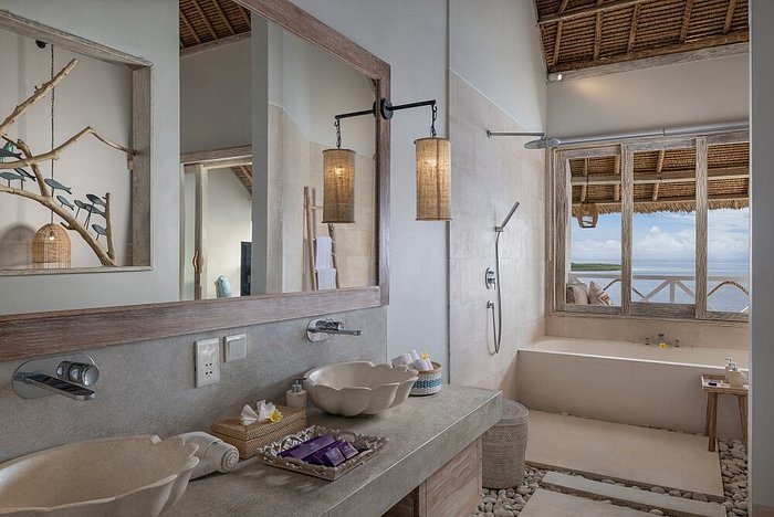 Maua Nusa Penida — Bathroom