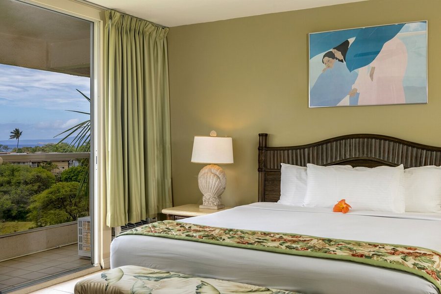 Maui Banyan — Guest room
