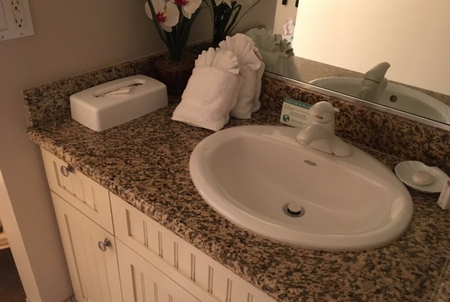 Maui Banyan Vacation Club — Bathroom
