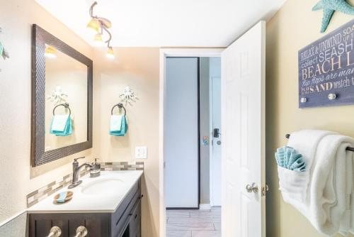 Maui Vista Resort — Bathroom