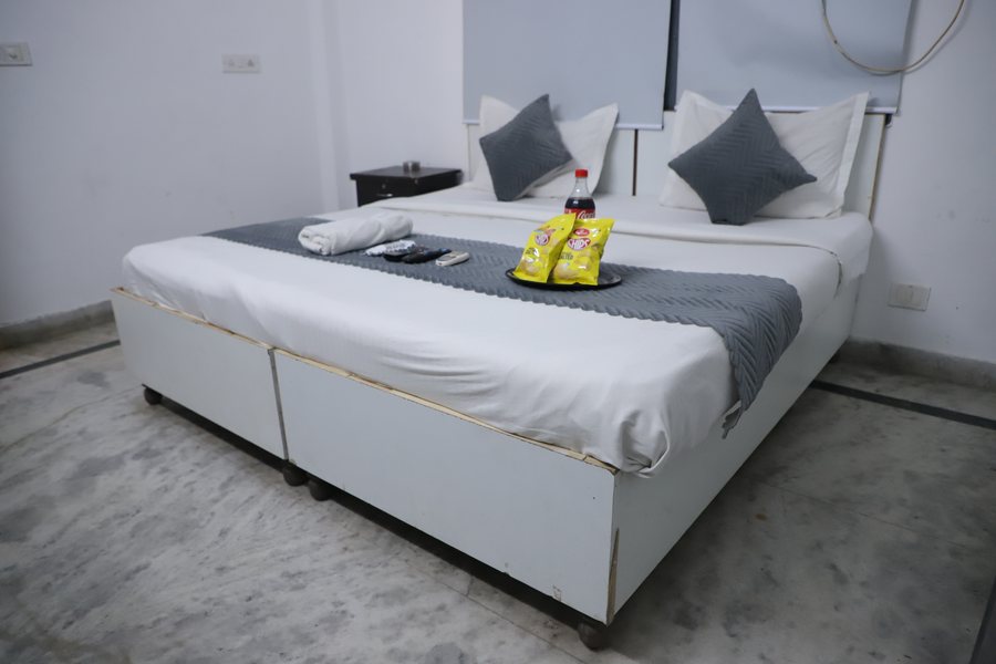 Mauryan Express Hotel Dashrathpuri Metro — Guest room
