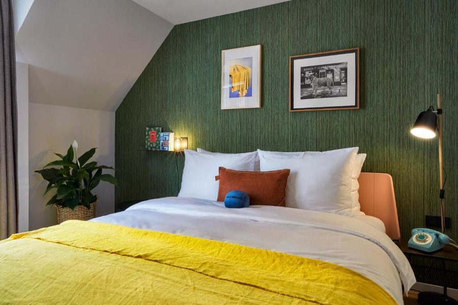 Max Brown 7th District — Guest room