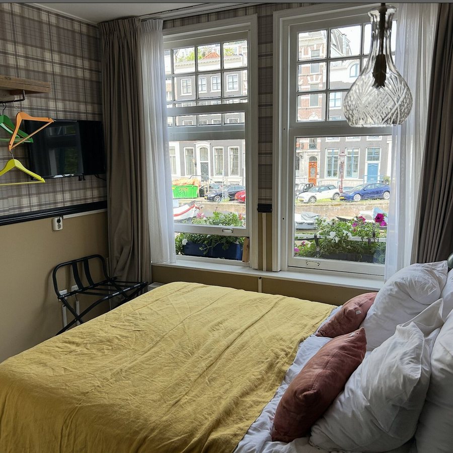 Max Brown Hotel Museum Square Part of Sircle Collection — Guest room