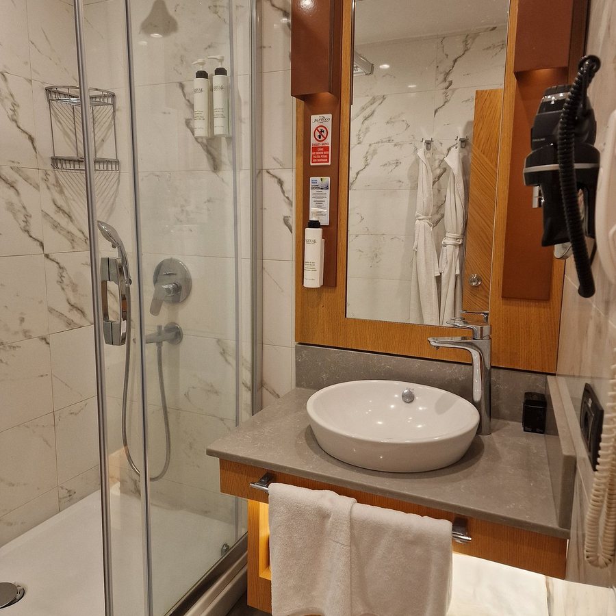 Maya Hotel Istanbul — Bathroom