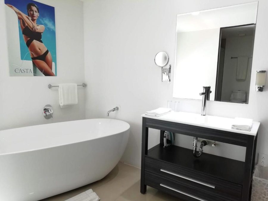 Mayafair Design Hotel — Bathroom