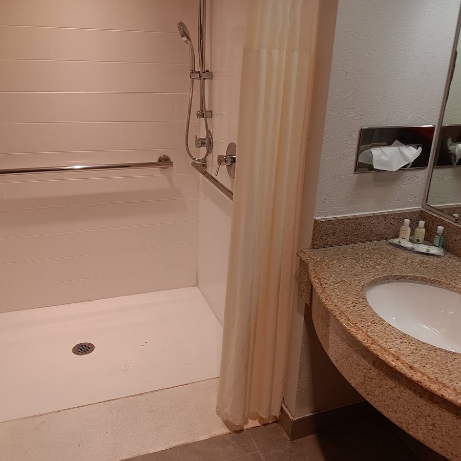 Mayberry Motor Inn — Bathroom
