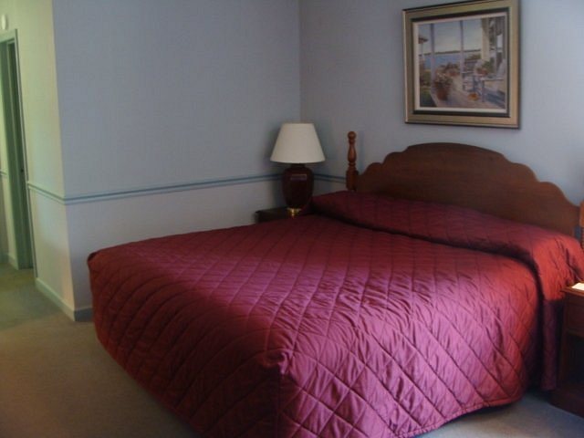 Mayberry Motor Inn — Guest room