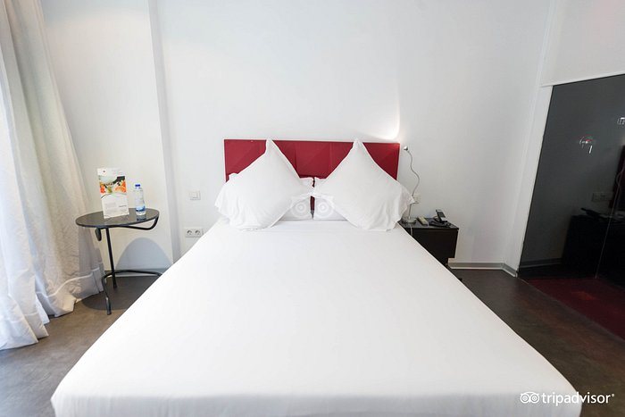 Mayerling Hotel — Guest room